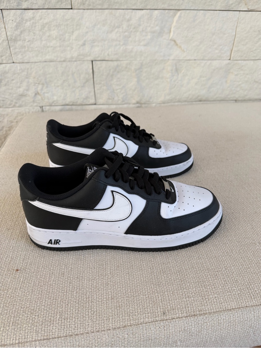 Nike Low-Top Sneakers — Black & White